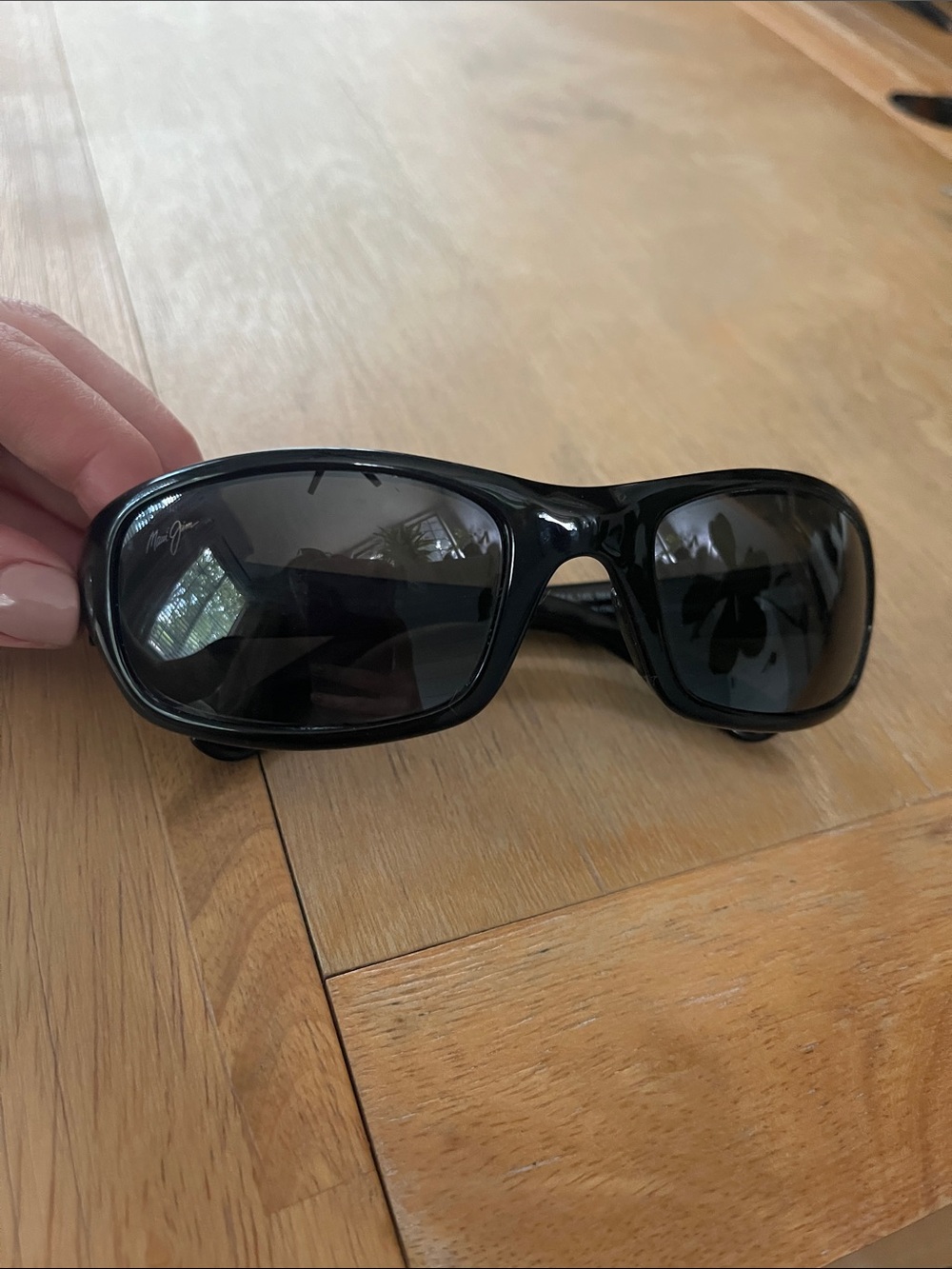Magnified Maui Jim Black Polarized Wrap Sunglasses Stingray
